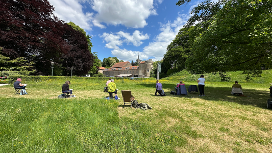 Workshop group sketching Kasteel Elsloo